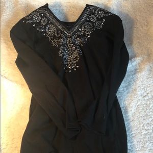 Petite quarter sleeve black top with silver design